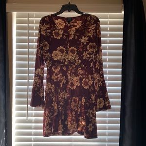 Bell sleeve knee high dress